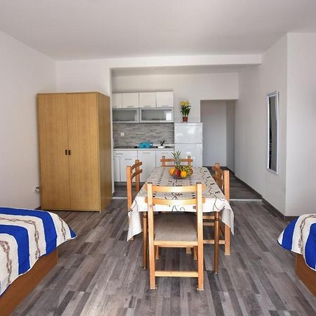 VAL apartmani, Stara Novalja Exterior foto