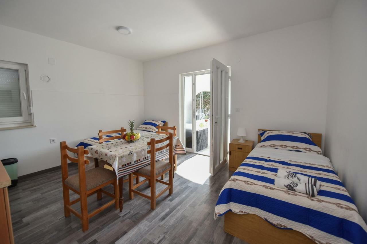 VAL apartmani, Stara Novalja Exterior foto