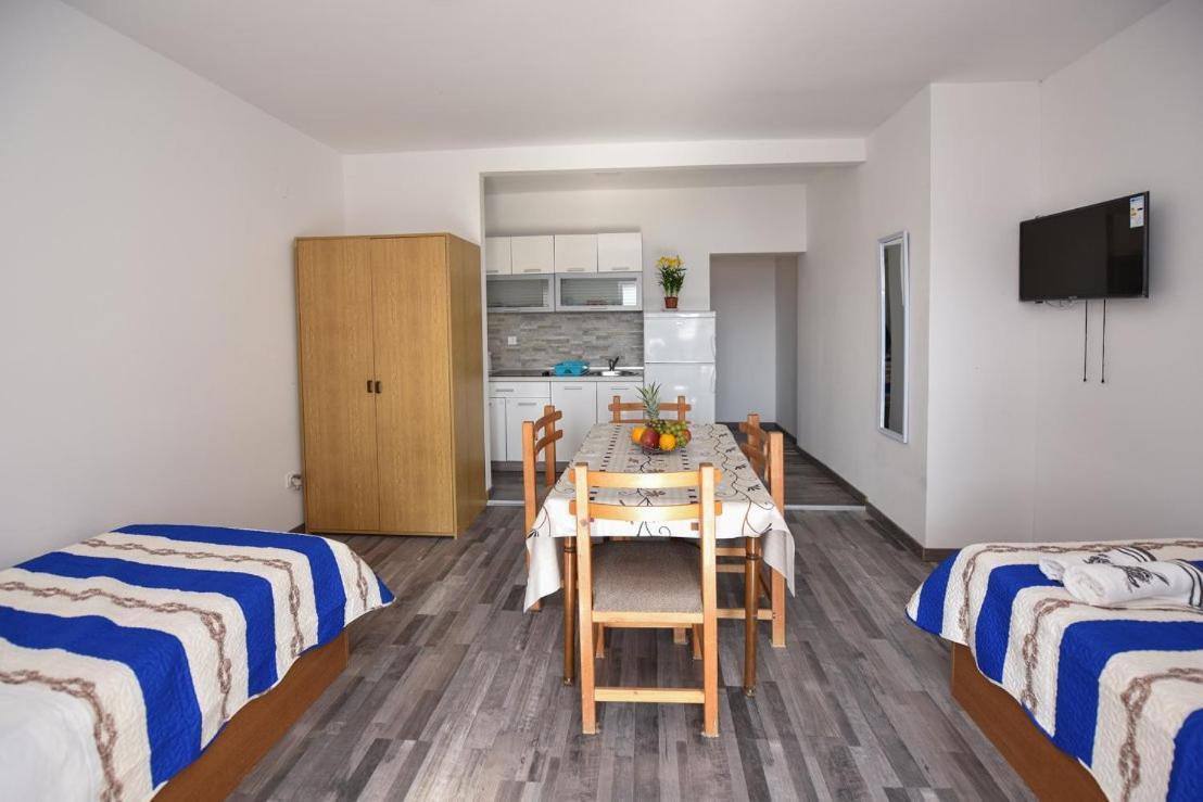 VAL apartmani, Stara Novalja Exterior foto