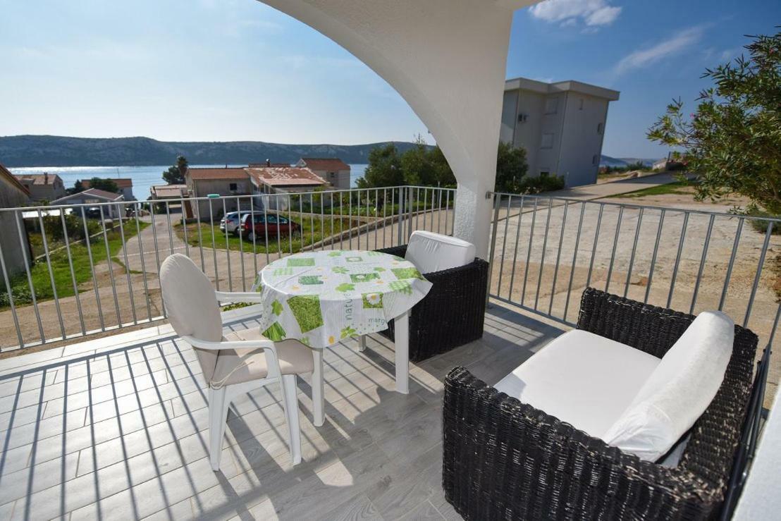 VAL apartmani, Stara Novalja Exterior foto