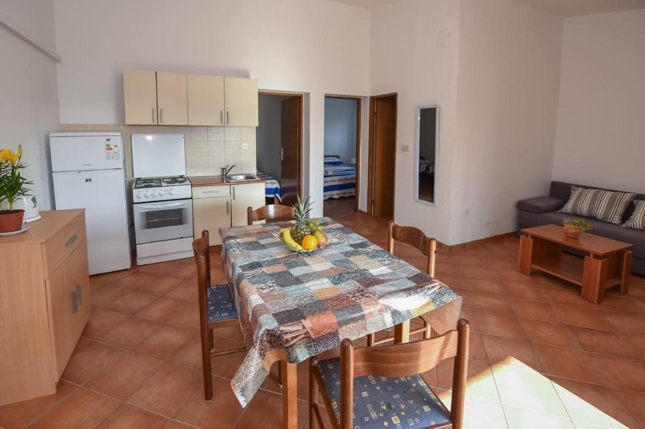 VAL apartmani, Stara Novalja Exterior foto