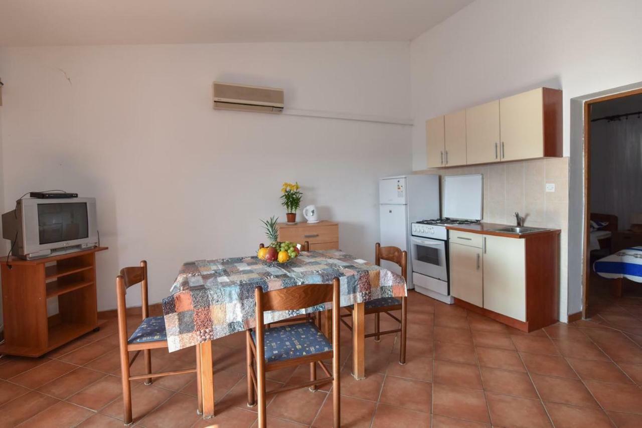 VAL apartmani, Stara Novalja Exterior foto