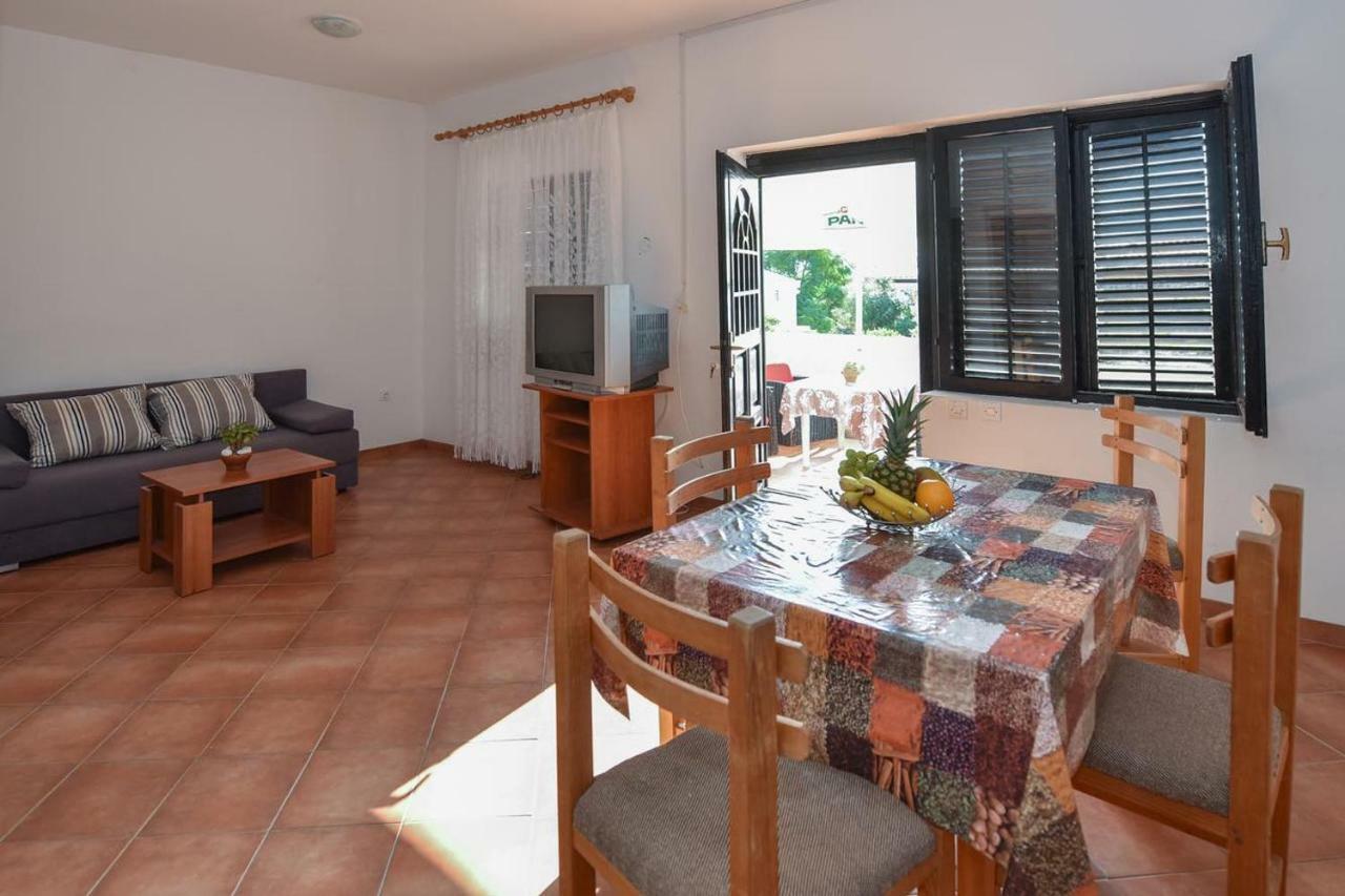 VAL apartmani, Stara Novalja Exterior foto