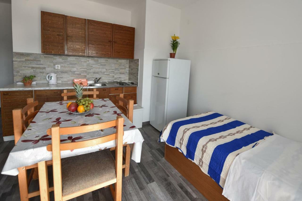 VAL apartmani, Stara Novalja Exterior foto
