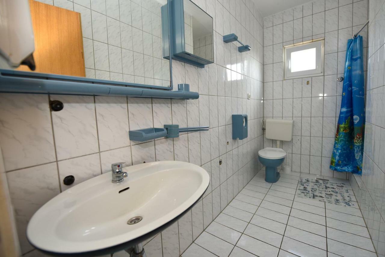 VAL apartmani, Stara Novalja Exterior foto