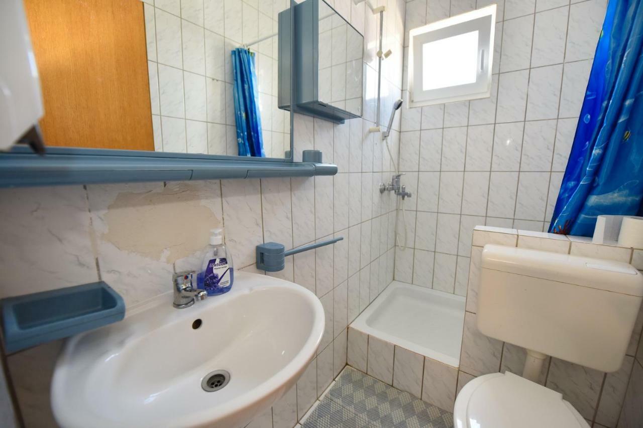 VAL apartmani, Stara Novalja Exterior foto